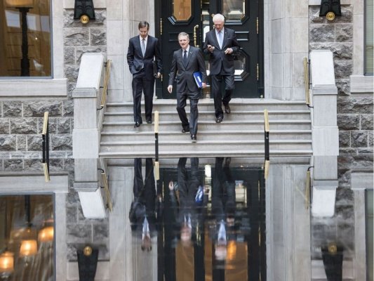 bloomberg news robert smythe idc desmarais desjardins
