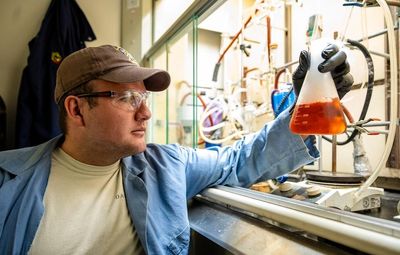 Seeing Green: Chemistry Professor Transforming Undergraduate Research at TCU featured image