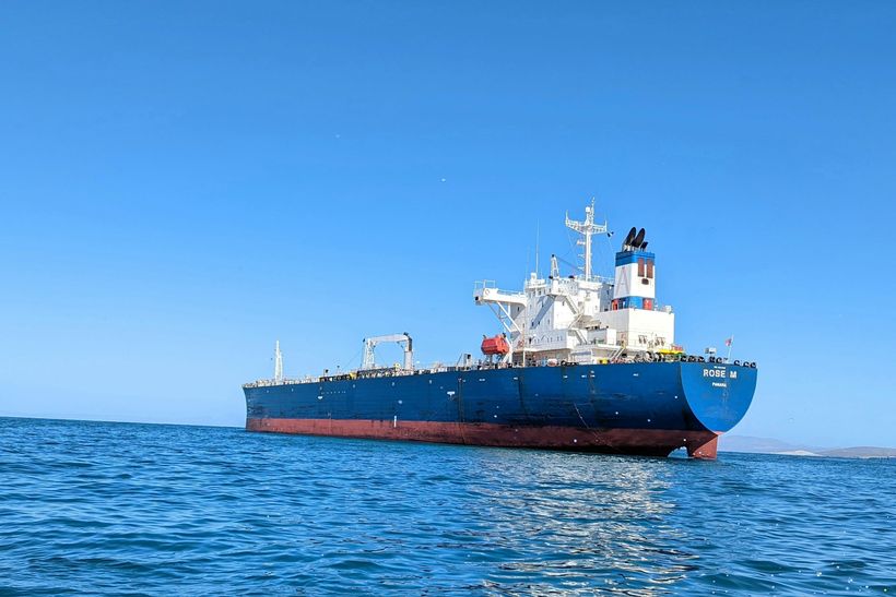 Strategic Closure of Strait of Hormuz Puts Pressure on U.S., Threatens Global Oil Trade Stability featured image